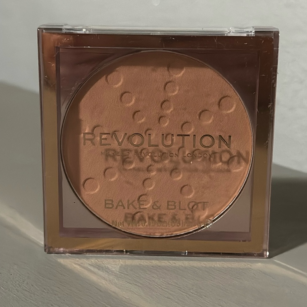 Makeup Revolution Bake and Blot Pressed Powder Matte Finish - Eliminate Shine!